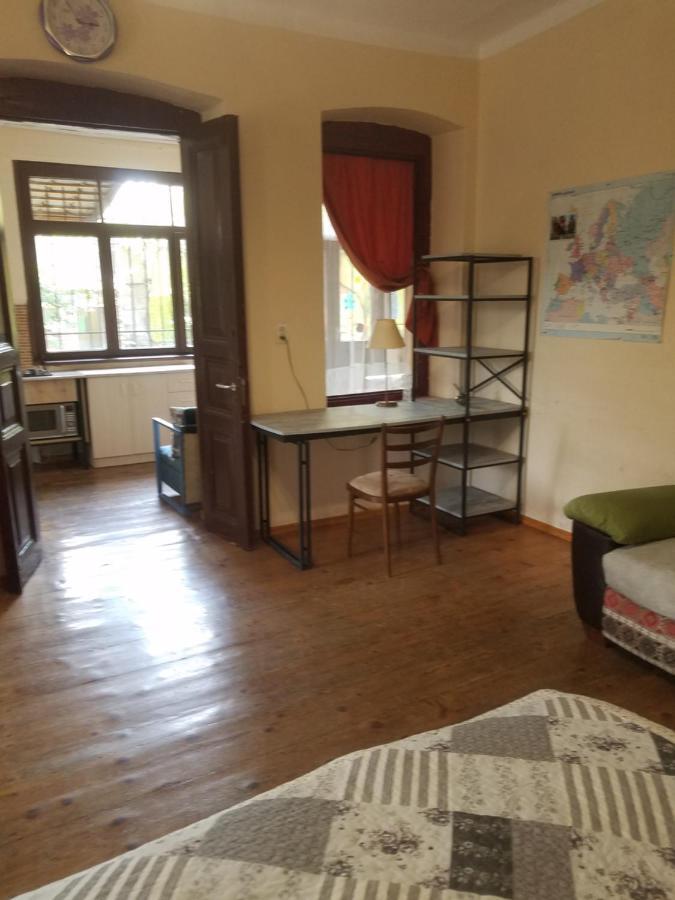 Уиут Ниниа Сад Daire Tiflis Dış mekan fotoğraf
